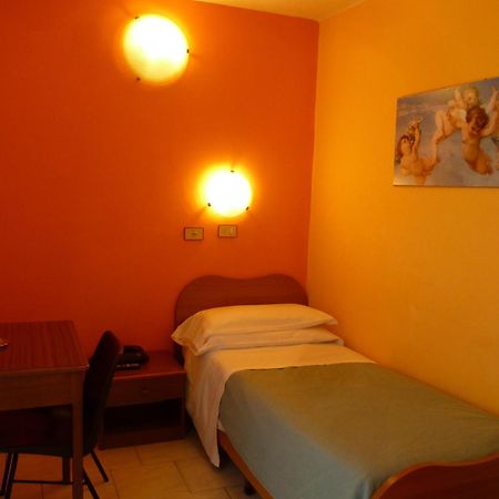 Hotel Pensione Romeo บารี ภายนอก รูปภาพ