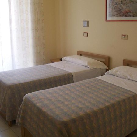 Hotel Pensione Romeo บารี ภายนอก รูปภาพ