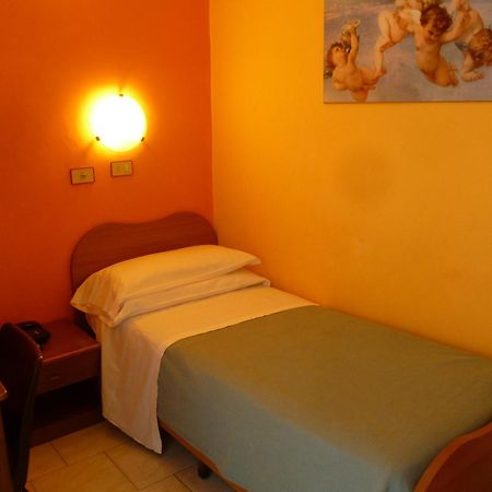 Hotel Pensione Romeo บารี ภายนอก รูปภาพ