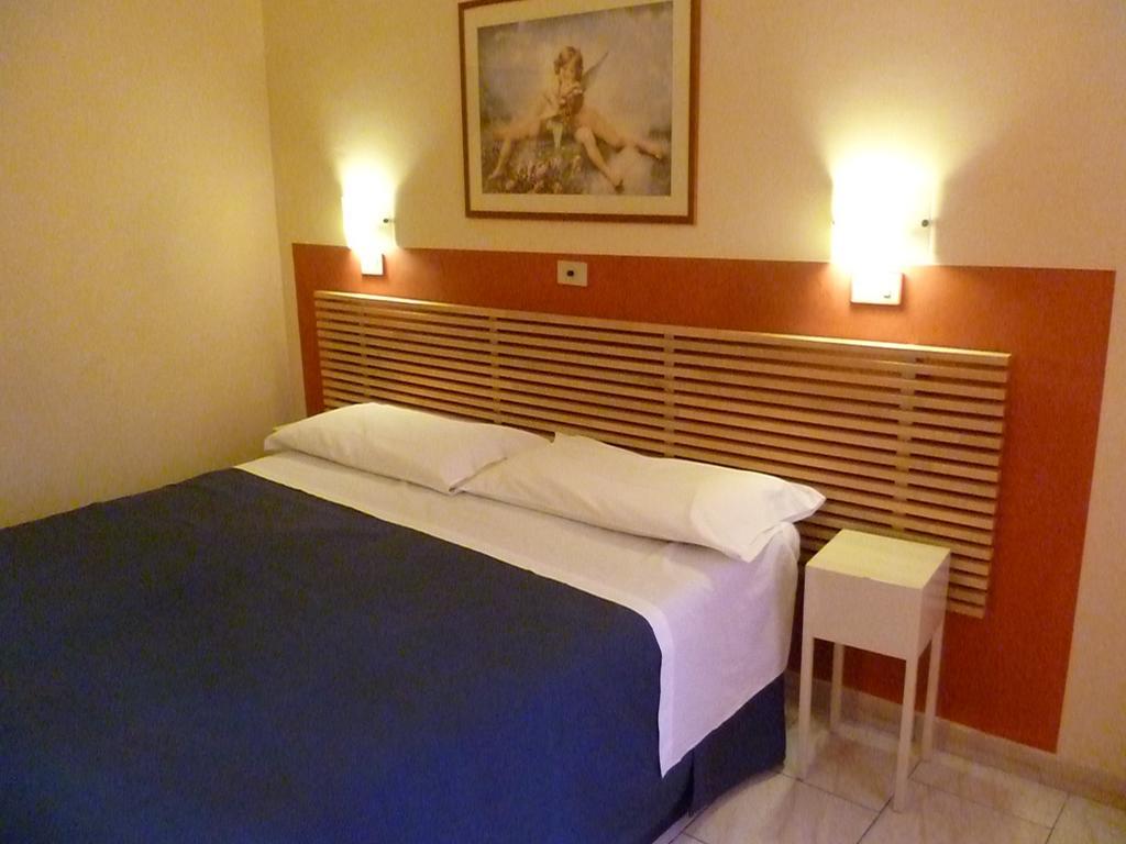 Hotel Pensione Romeo บารี ภายนอก รูปภาพ