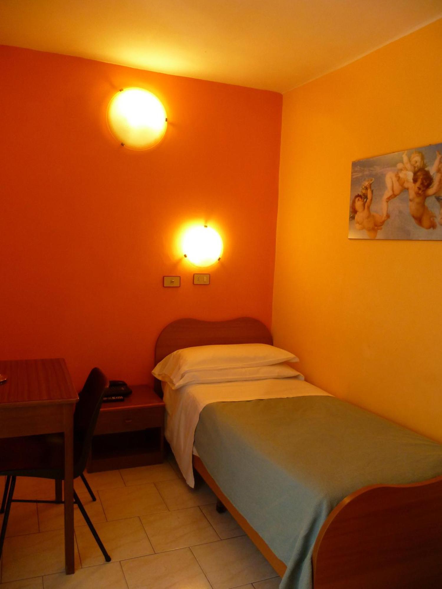 Hotel Pensione Romeo บารี ภายนอก รูปภาพ