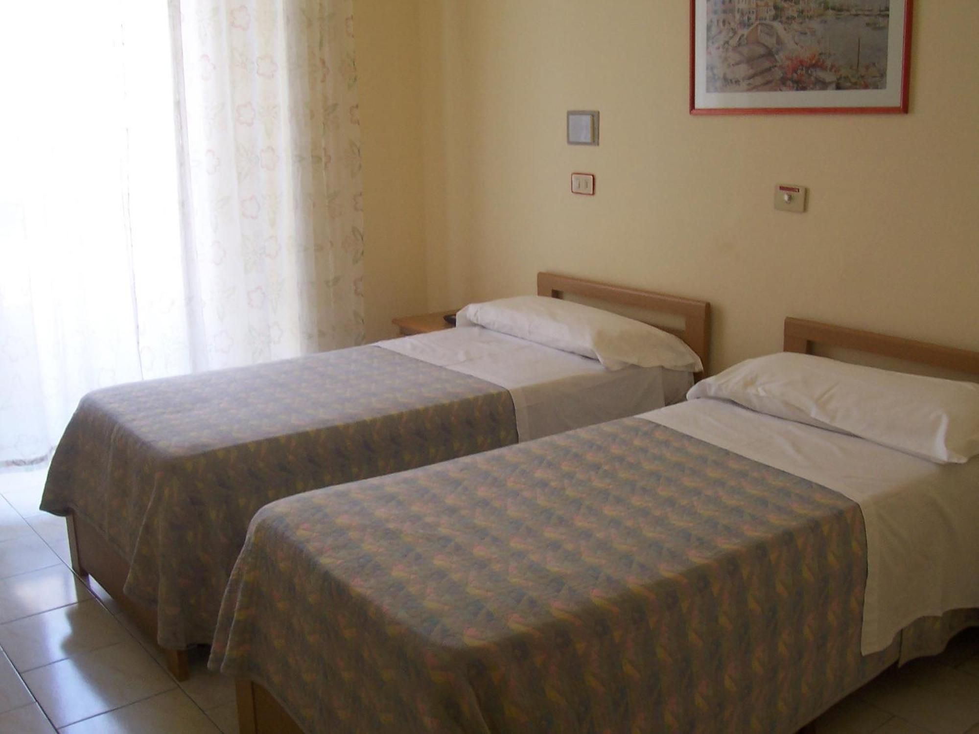 Hotel Pensione Romeo บารี ภายนอก รูปภาพ