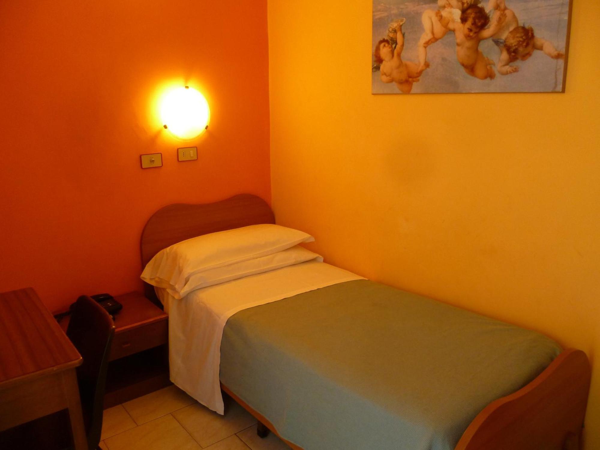 Hotel Pensione Romeo บารี ภายนอก รูปภาพ