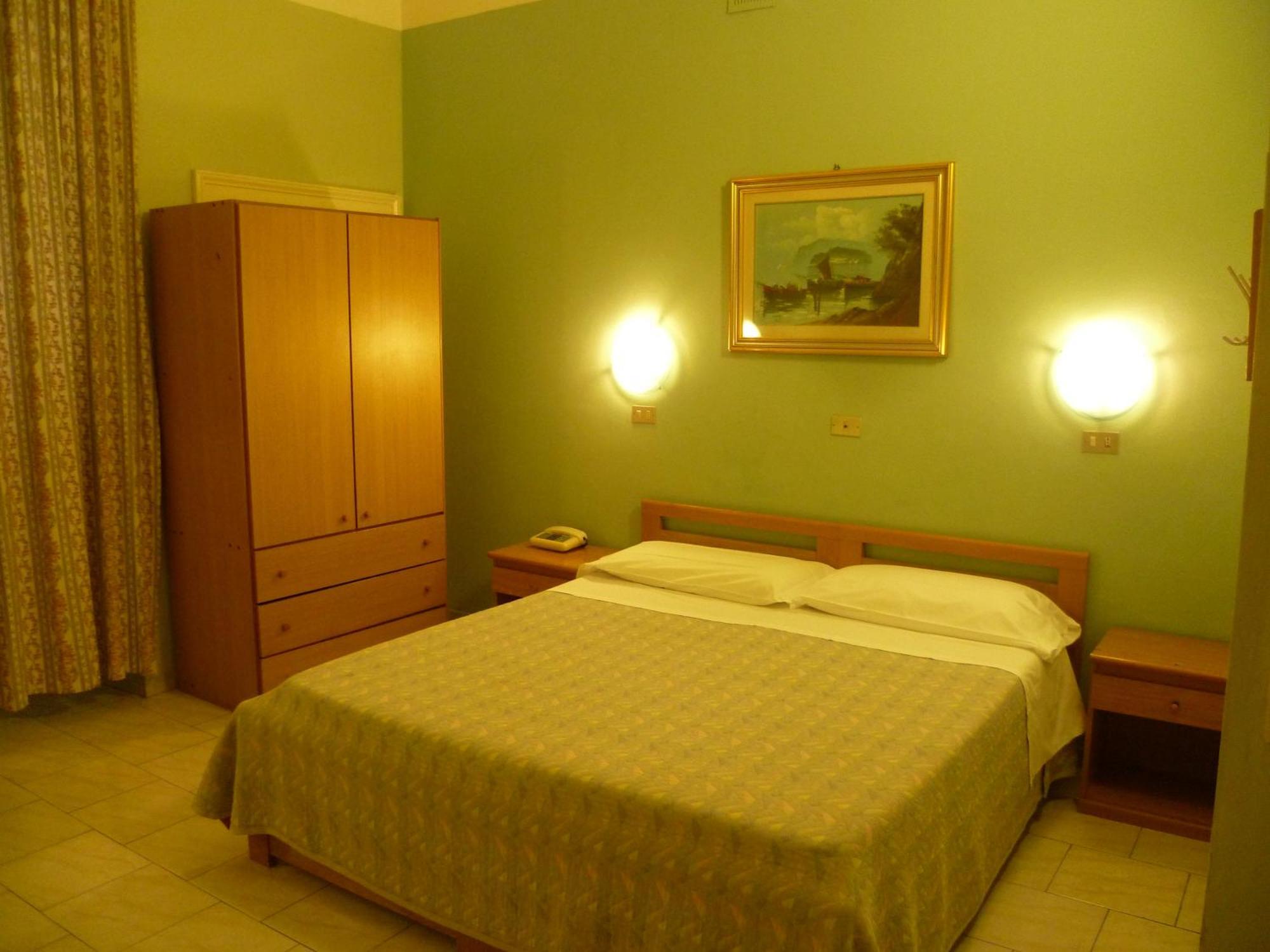 Hotel Pensione Romeo บารี ภายนอก รูปภาพ