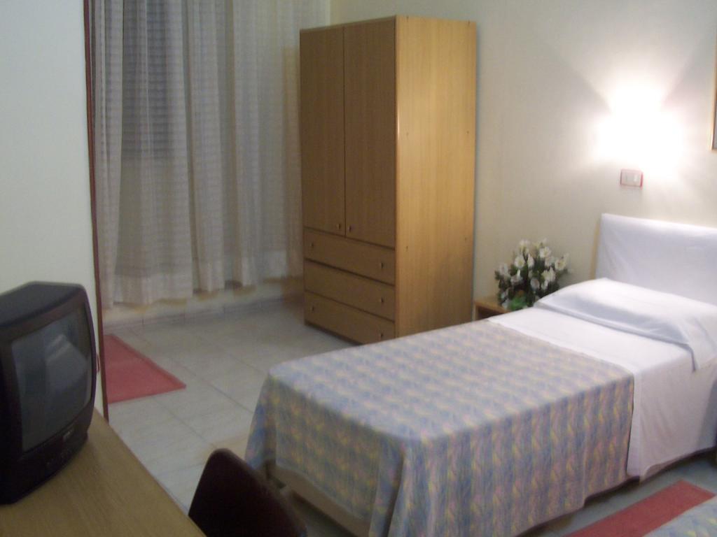 Hotel Pensione Romeo บารี ภายนอก รูปภาพ