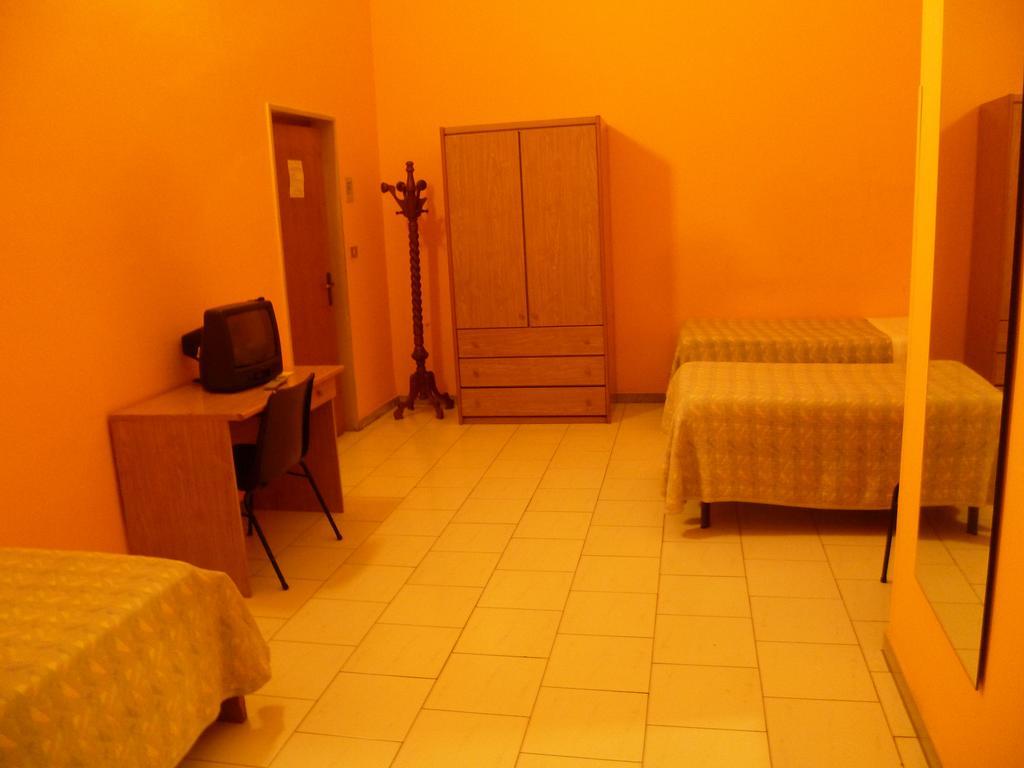 Hotel Pensione Romeo บารี ภายนอก รูปภาพ