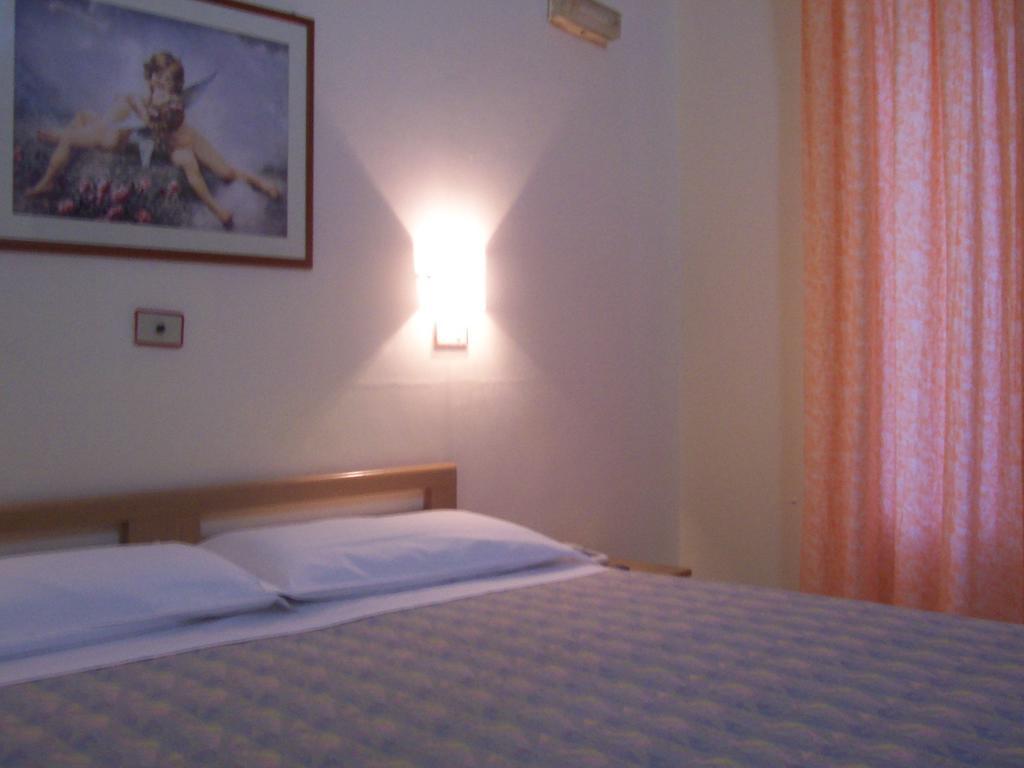 Hotel Pensione Romeo บารี ภายนอก รูปภาพ