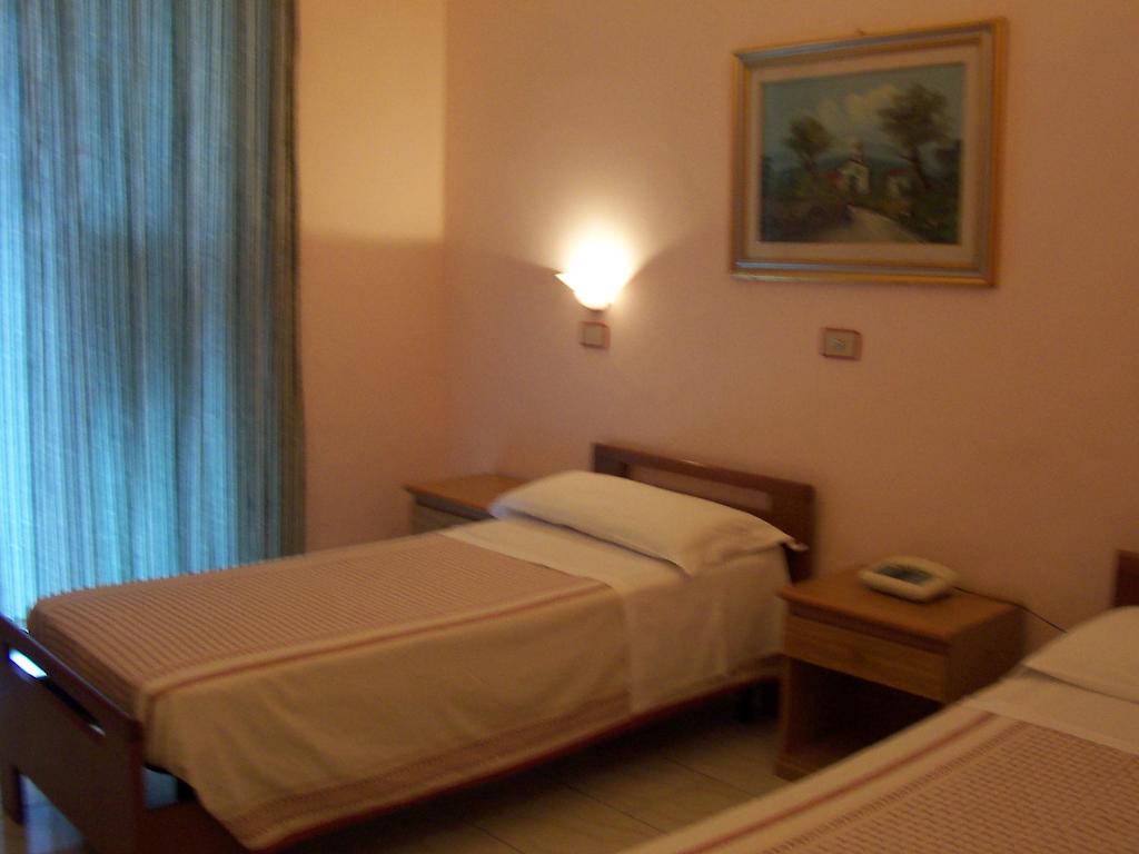 Hotel Pensione Romeo บารี ห้อง รูปภาพ