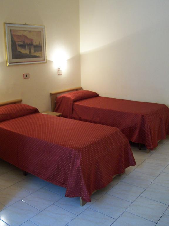 Hotel Pensione Romeo บารี ภายนอก รูปภาพ